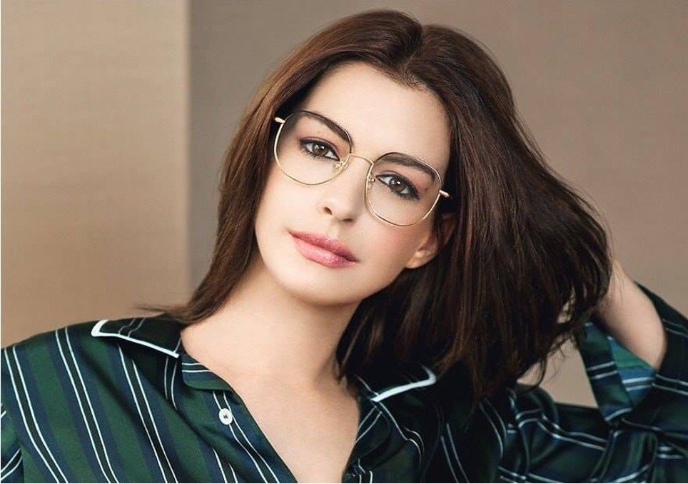 Anne Hathaway occhiali grandi