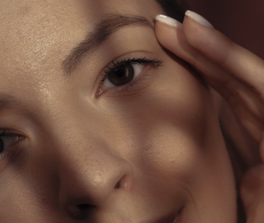 How to maintain your summer glow after vacation: eye contour care tips